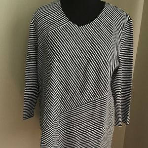 Chico's V- Neck Tunic Black & White size 3